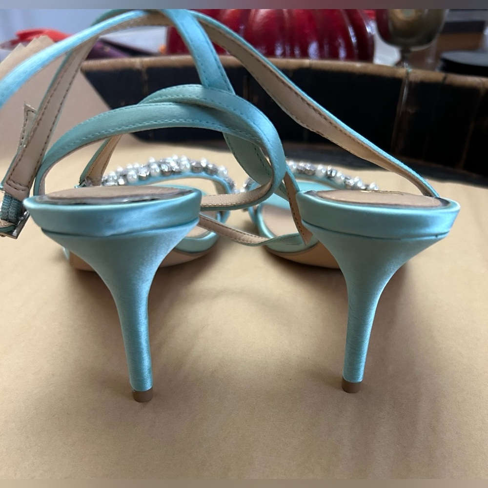Jewel Badgley Mischka Mint Green
Sandals with Silver Jewel Embellishments - Picture 6 of 8
